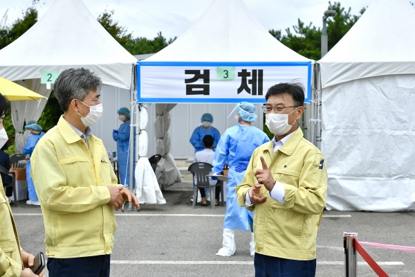 외국인 고용사업장 코로나 검사소 현장 점검에 나선 정하영 김포시장 김포시