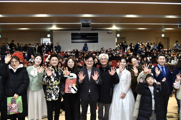 애기봉에 몰래온 산타로 시민들에게 즐거움을 선사한 김포시 홍보대사들