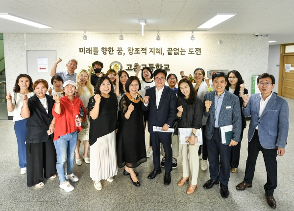 고촌고등학교 통학로 개선 현장행정에 나선 김병수 김포시장.